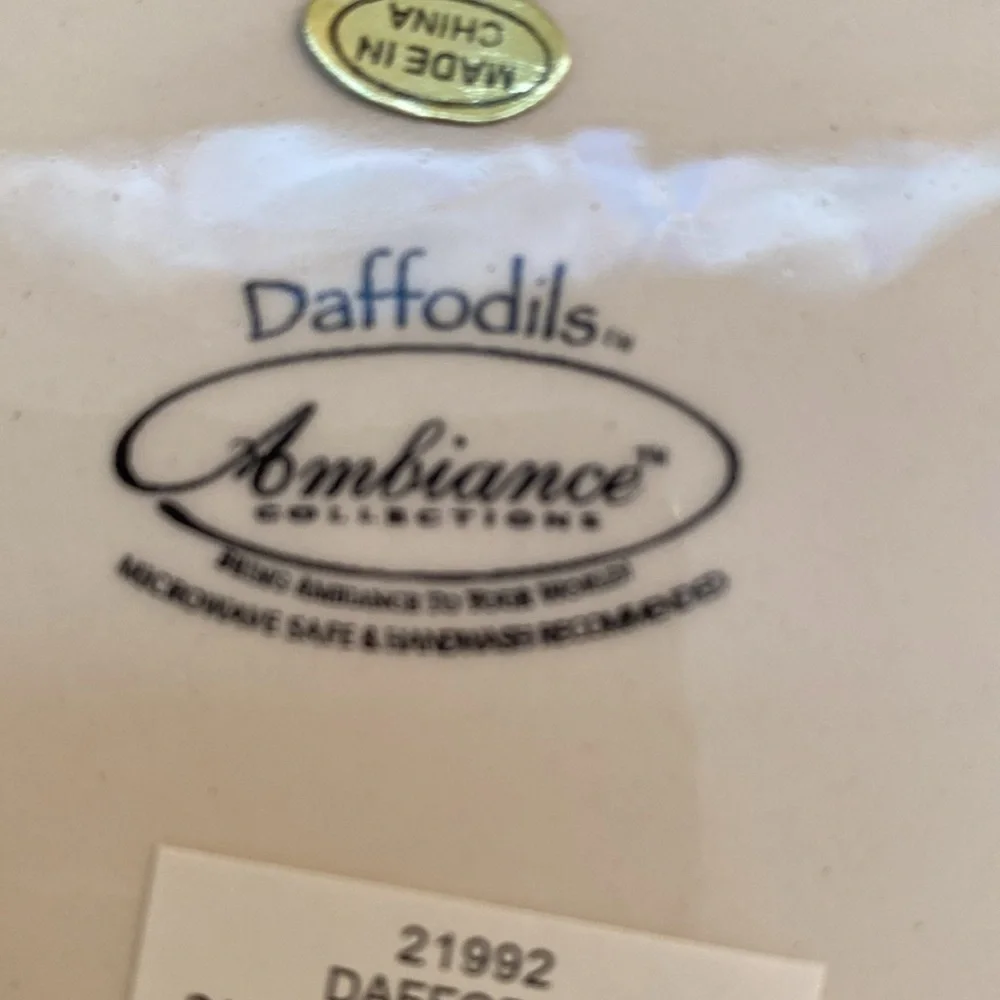 Daffodils‎ Ambiance Collection Charger.  Green Leaf Design.  14” wide.